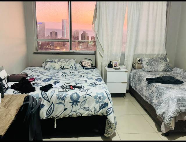 2 BEDROOM FLAT TO LET IN ESPLANADE